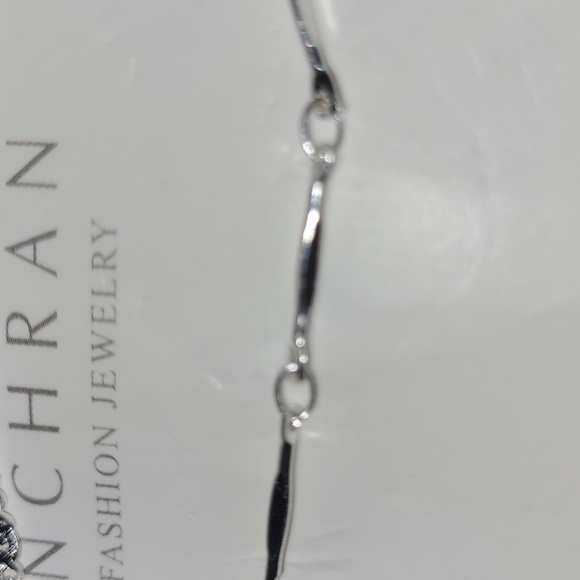 4 Bracelets - Picture 3 of 6